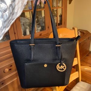 Michael Kors Medium Jet Set Tote